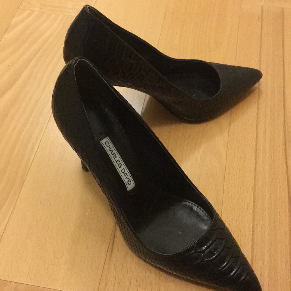 Lizard Embossed Black Leather Pumps